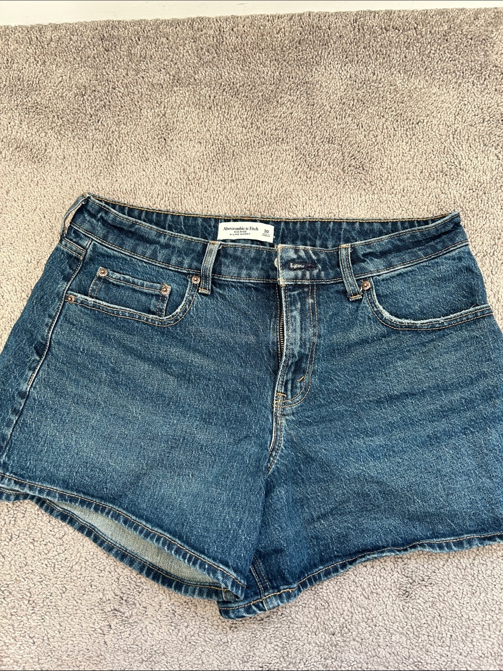 Ambercrombie and Fitch CURVE LOVE. A-Line Short. Mid rise